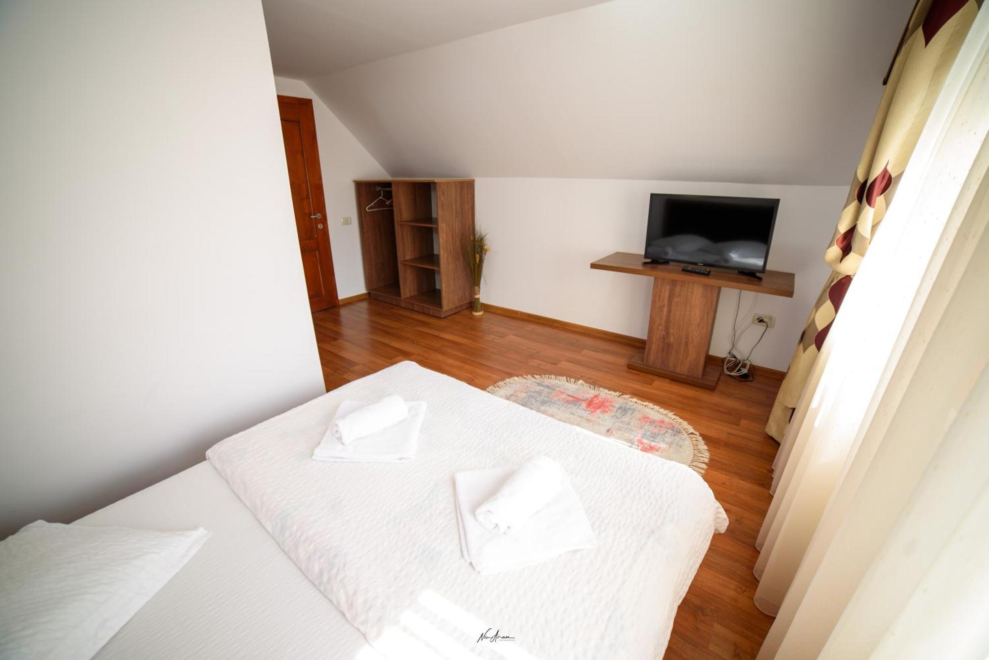 Casa Binu Hotel Arieşeni Екстериор снимка